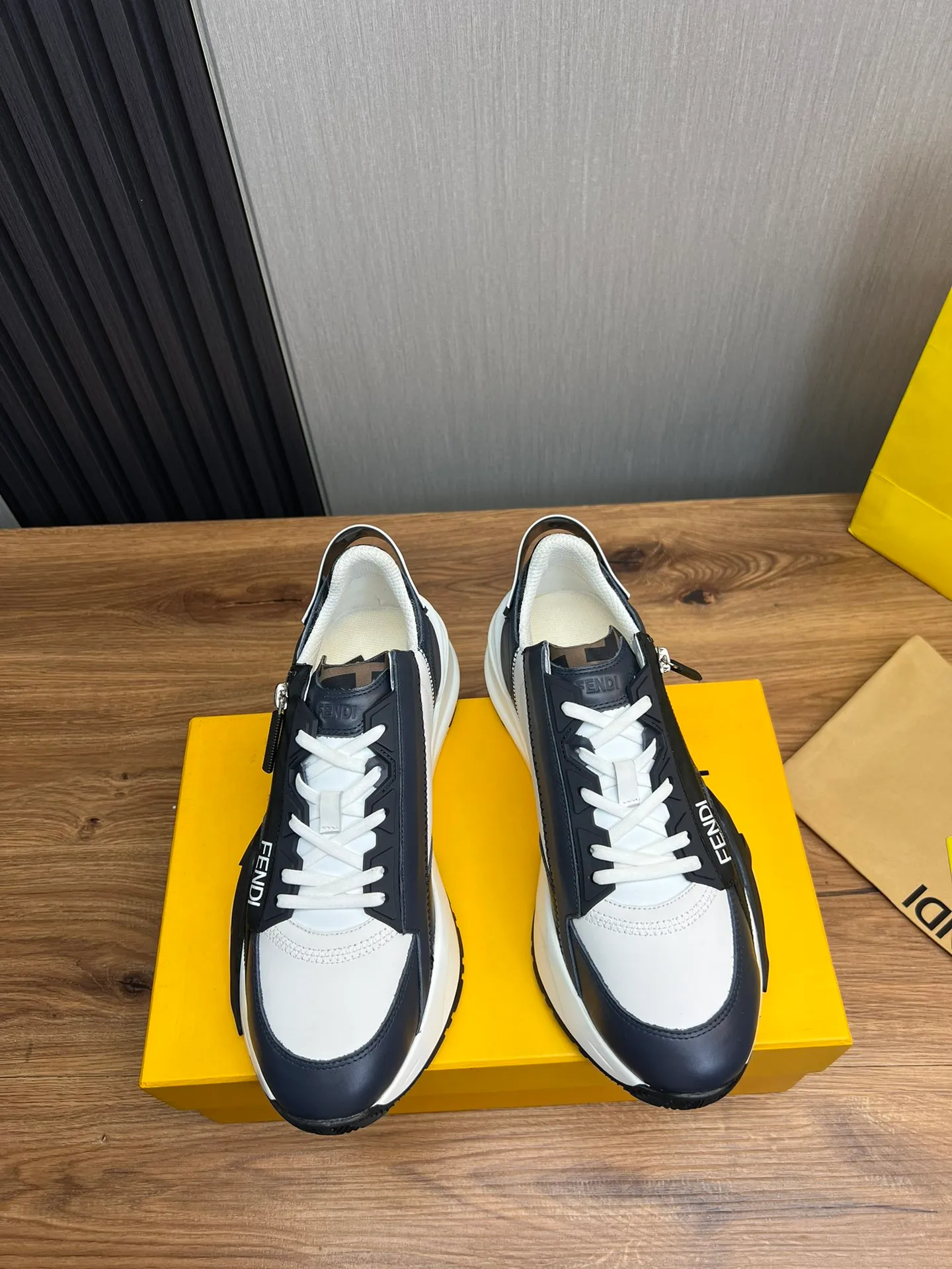 Men's men's shoes💰520💰 Fendi [Fendi] hot style is on the market🔥Fashionable casual men's shoes🔱Made of original brand fly knit fabric. Original cowhide + breathable mesh lining + sheepskin feet. Perfect shape and top quality, you deserve it🔜Original rubber outsole, ultra-light, non-slip and wear-resistant👣 Standard size 38-44
